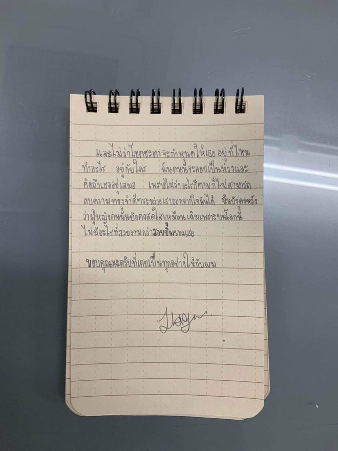 Bức thư tay của Nat Phumphat gửi cho Gigi Supitcha để dỗ bạn gái