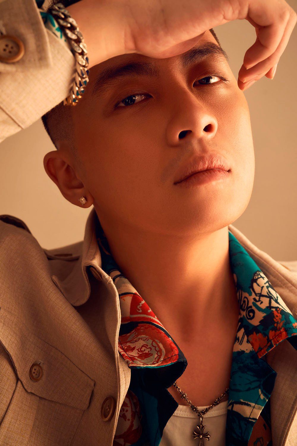 Không chỉ hoạt động âm nhạc trong nước, Thái Hoàng còn có nhiều chuyến lưu diễn ở Anh, Đức, Thụy Điển, Úc, Nhật Bản... Ngoài đam mê âm nhạc, DJ Thái Hoàng từng chia sẻ thích mặc đẹp.