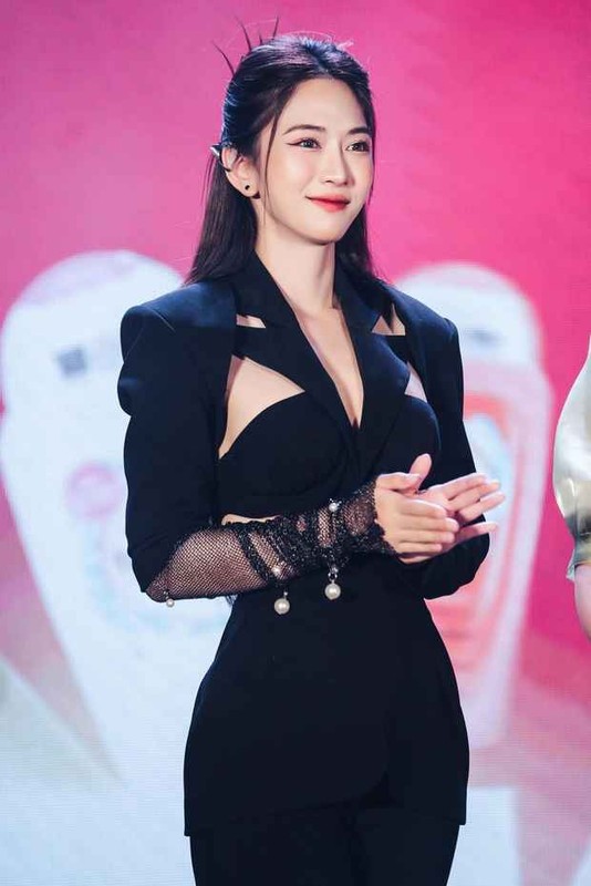 ‏Kể về lần đầu tiên kiếm được tiền trên nền tảng này, Lê Bống cho biết: 