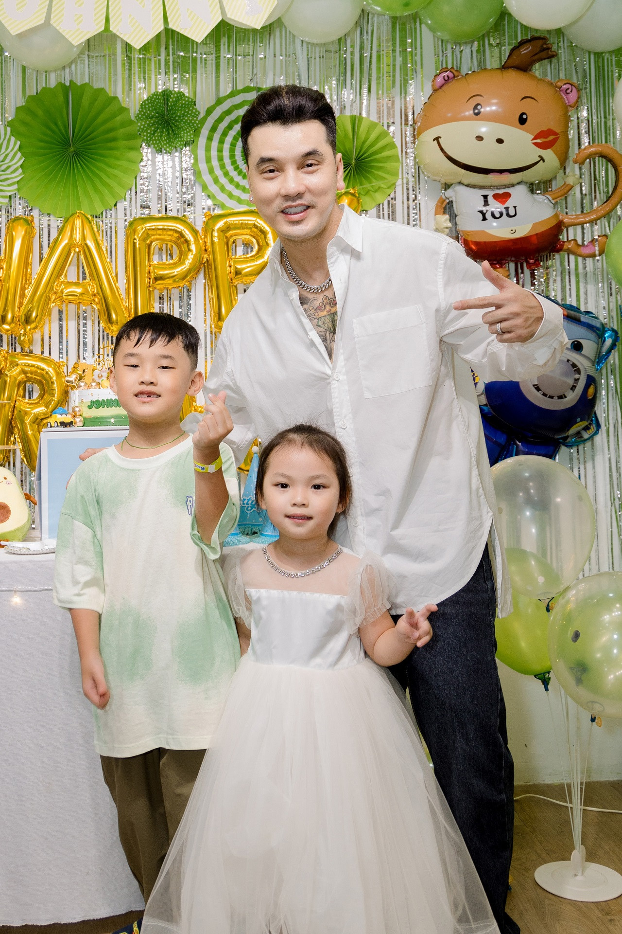 Quốc Minh và em gái Minh Hà - trái ngọt trong cuộc hôn nhân của Ưng Hoàng Phúc - Kim Cương.