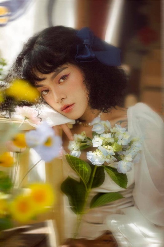 Từ nhỏ, Phương Anh đã đam mê vẽ vời. Tốt nghiệp cấp ba, cô ôn thi vào một trường đại học mỹ thuật, khoa cao điểm nhất và chỉ đăng ký duy nhất một nguyện vọng. Không may trượt đại học, gái xinh này quyết định không thi lại mà chuyển sang học xăm hình.