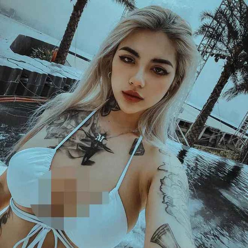 Sau 10 năm, Lee Zin có nhiều thay đổi cả về ngoại hình lẫn cuộc sống. Cô nàng của hiện tại theo đuổi phong cách gợi cảm, quyến rũ. Nhưng vẫn gây ấn tượng với những hình xăm đặc biệt trên cơ thể.