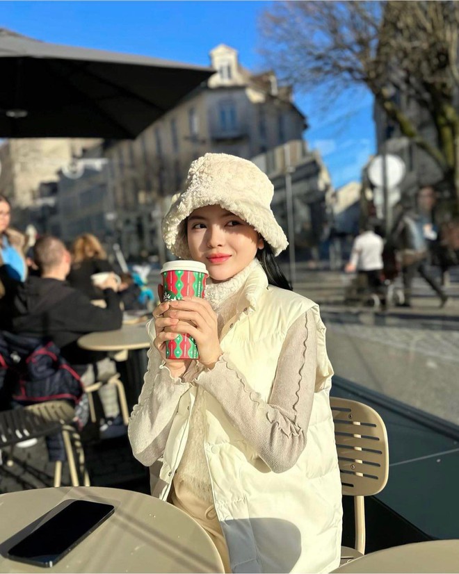 Sự góp mặt của Thanh Huyền đã giúp Quang Hải có thêm tinh thần tập luyện và thi đấu (Nguồn: IG Chu Thanh Huyền)