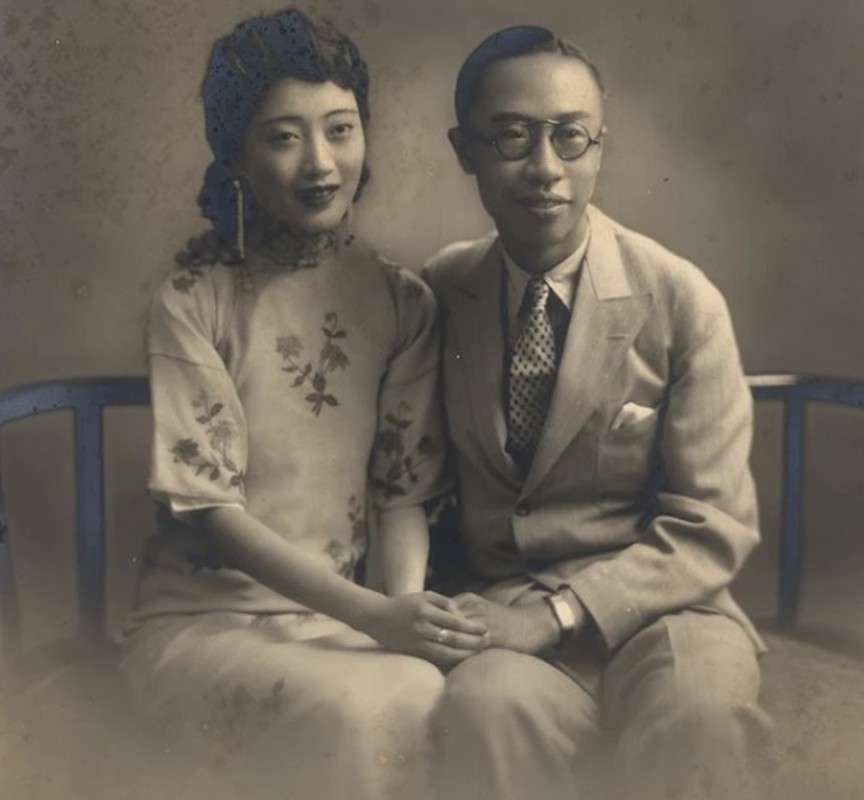 Vua Phổ Nghi và hoàng hậu Uyển Dung. Lễ thành hôn của hai người được tổ chức long trọng, xa hoa vào năm 1922. 