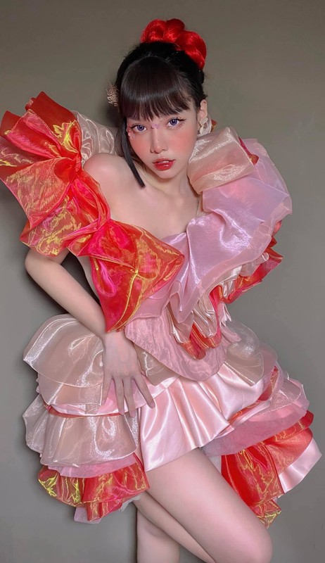 Cô nàng đã phải trải qua những lần tiểu phẫu, 