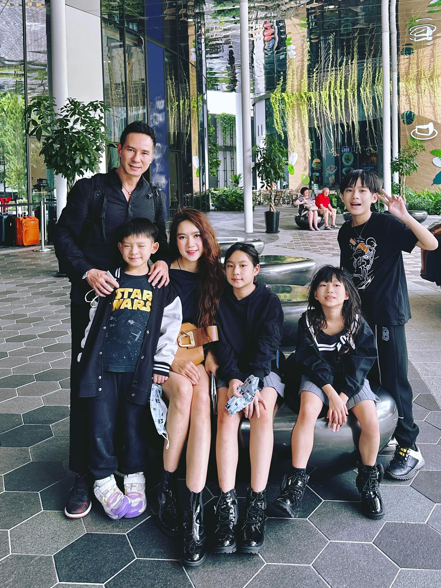 Sinh 4 con cho chồng, Minh Hà từng bị một số người dùng mạng ác ý gọi là 