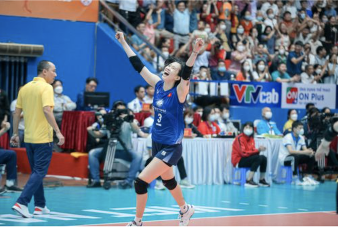 Đội trưởng Thanh Thuý nhận danh hiệu VĐV toàn diện và Chủ công xuất sắc nhất