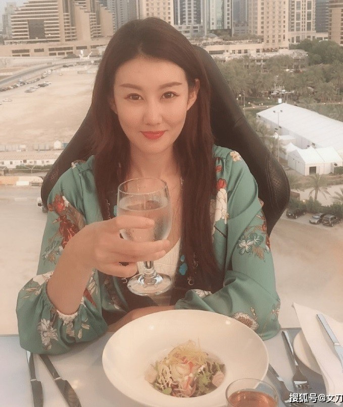 Vương Bảo Cường và bạn gái hiện tại - Phùng Thanh. Ảnh: Sohu.