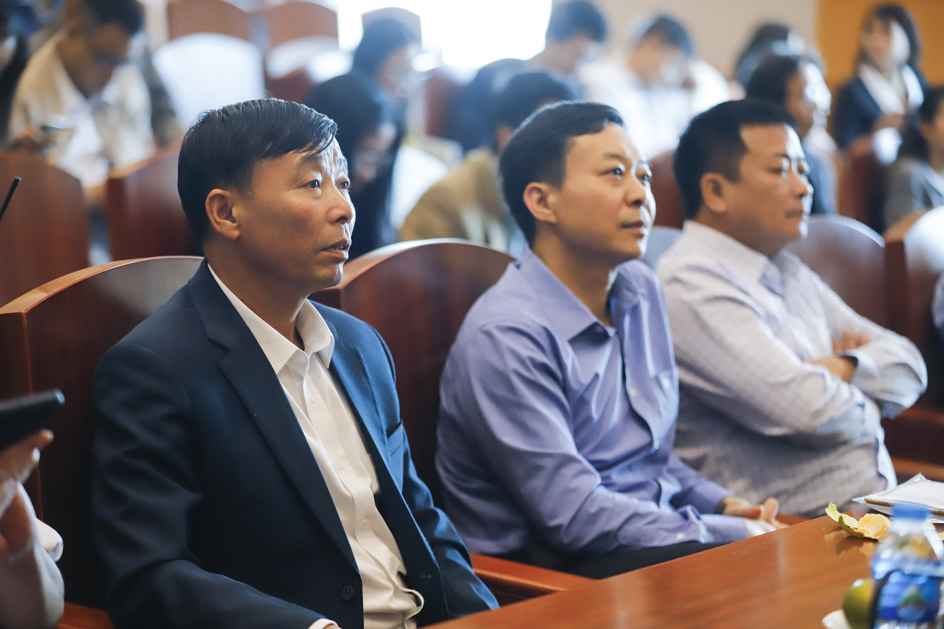 Ông Nguyễn Văn Mùi (người thứ nhất từ trái sang) dự hội nghị về tam nông ở Hà Nội (Ảnh: Khánh Nguyên)