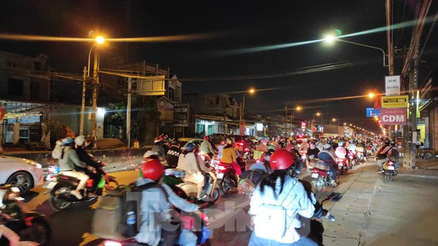 Quốc lộ 1 hướng Long An đi TPHCM (đoạn qua địa bàn huyện Bến Lức, tỉnh Long An) lúc 19h ngày 2/5.