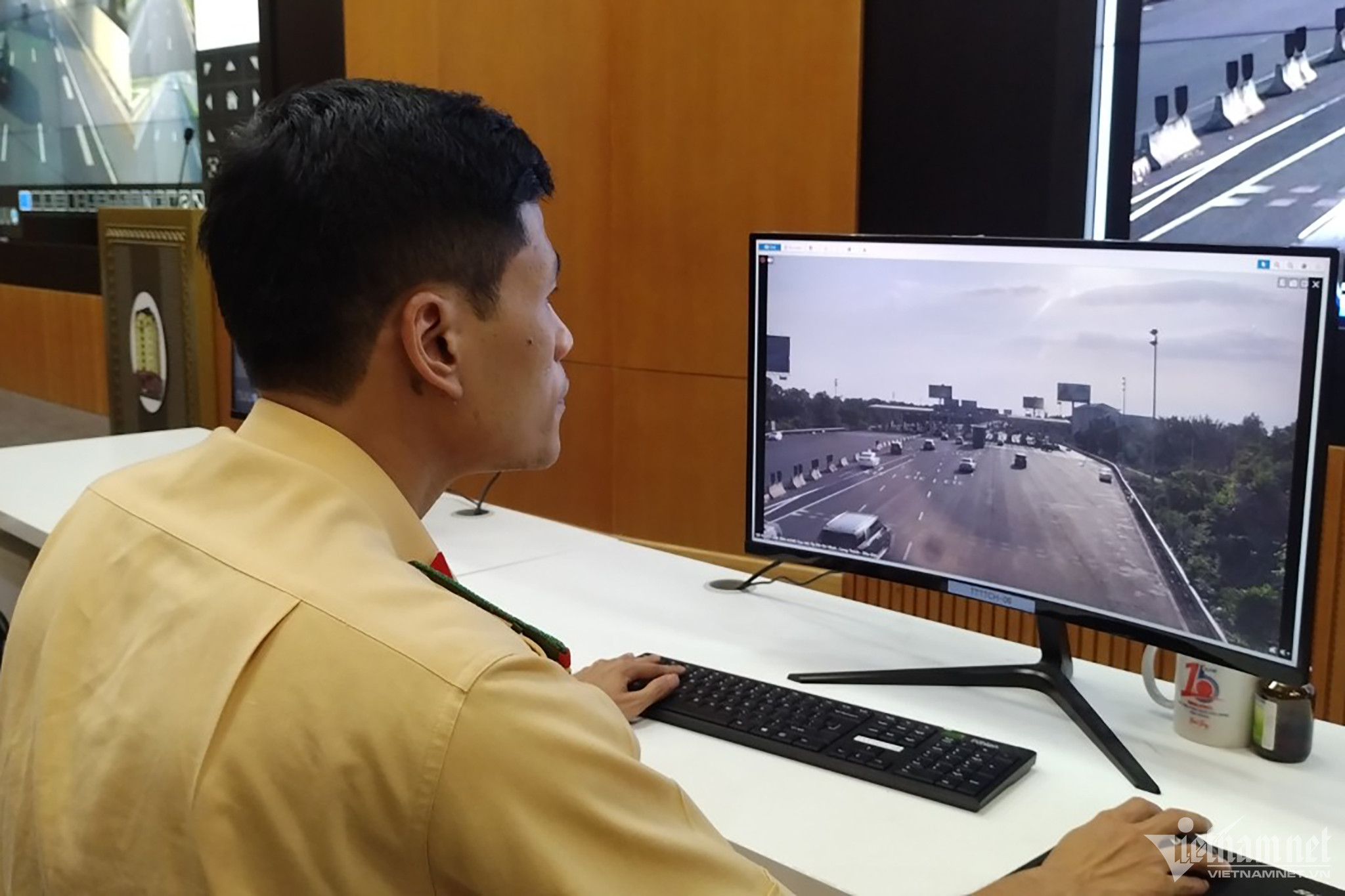 Hệ thống camera giám sát cho thấy tuyến cao tốc Hà Nội - Lào Cai thưa vắng phương tiện.