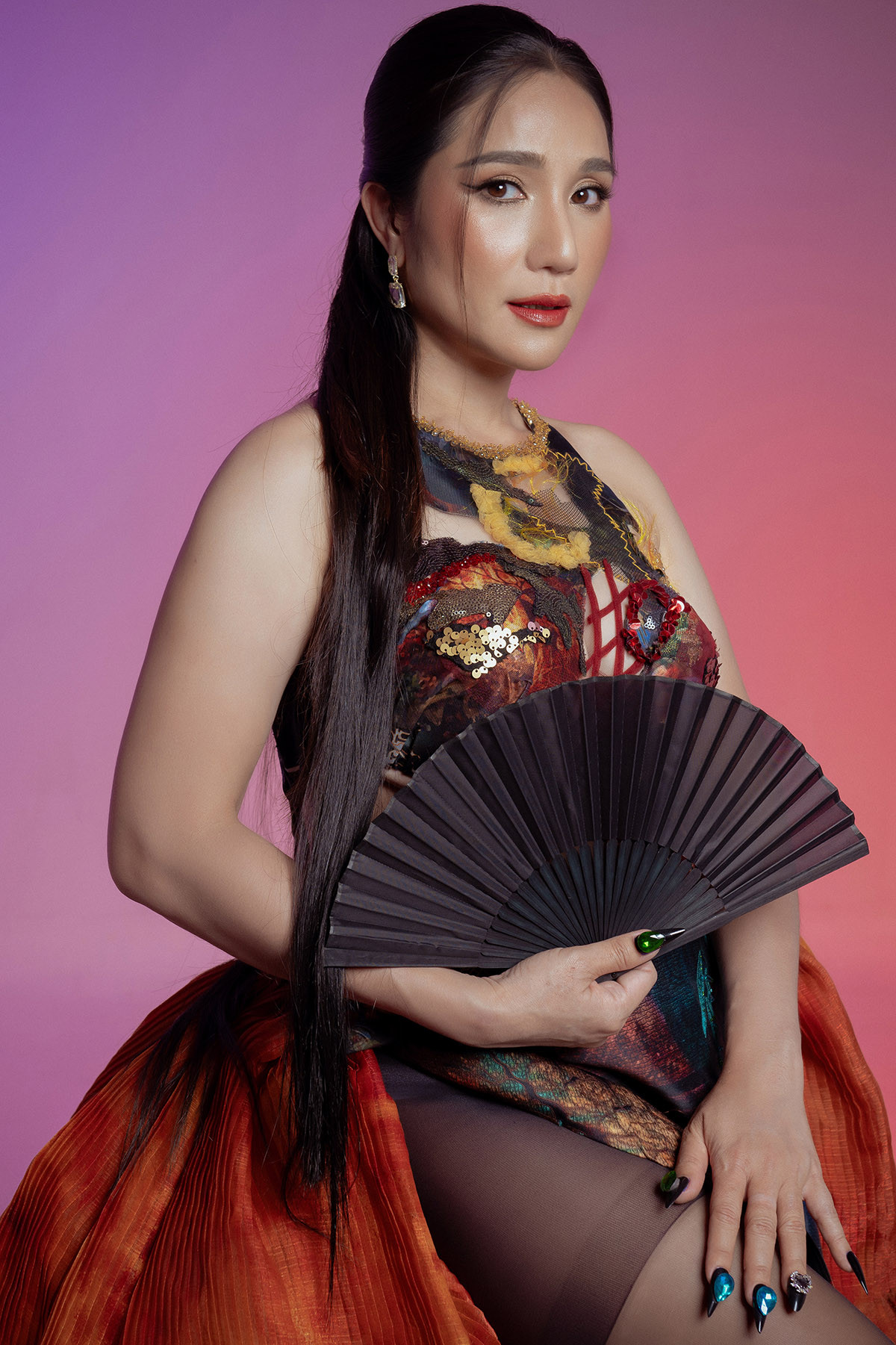 Cát Tường sinh năm 1977, là diễn viên, MC. Cô tham gia vai phụ đầu tiên trong phim ''Gió qua miền tối sáng'', ghi dấu ấn với khán giả sau bộ phim ''Đồng tiền xương máu'' khi mới 19 tuổi. Sau đó, Cát Tường tham gia đóng: ''Cô gái xấu xí'', ''Siêu lừa gặp siêu lầy''... Ngoài ra, cô còn được biết đến là MC quen thuộc với các chương trình: Bạn muốn hẹn hò, Bạn có thực tài, Siêu sao đoán chữ, Hát câu chuyện tình..