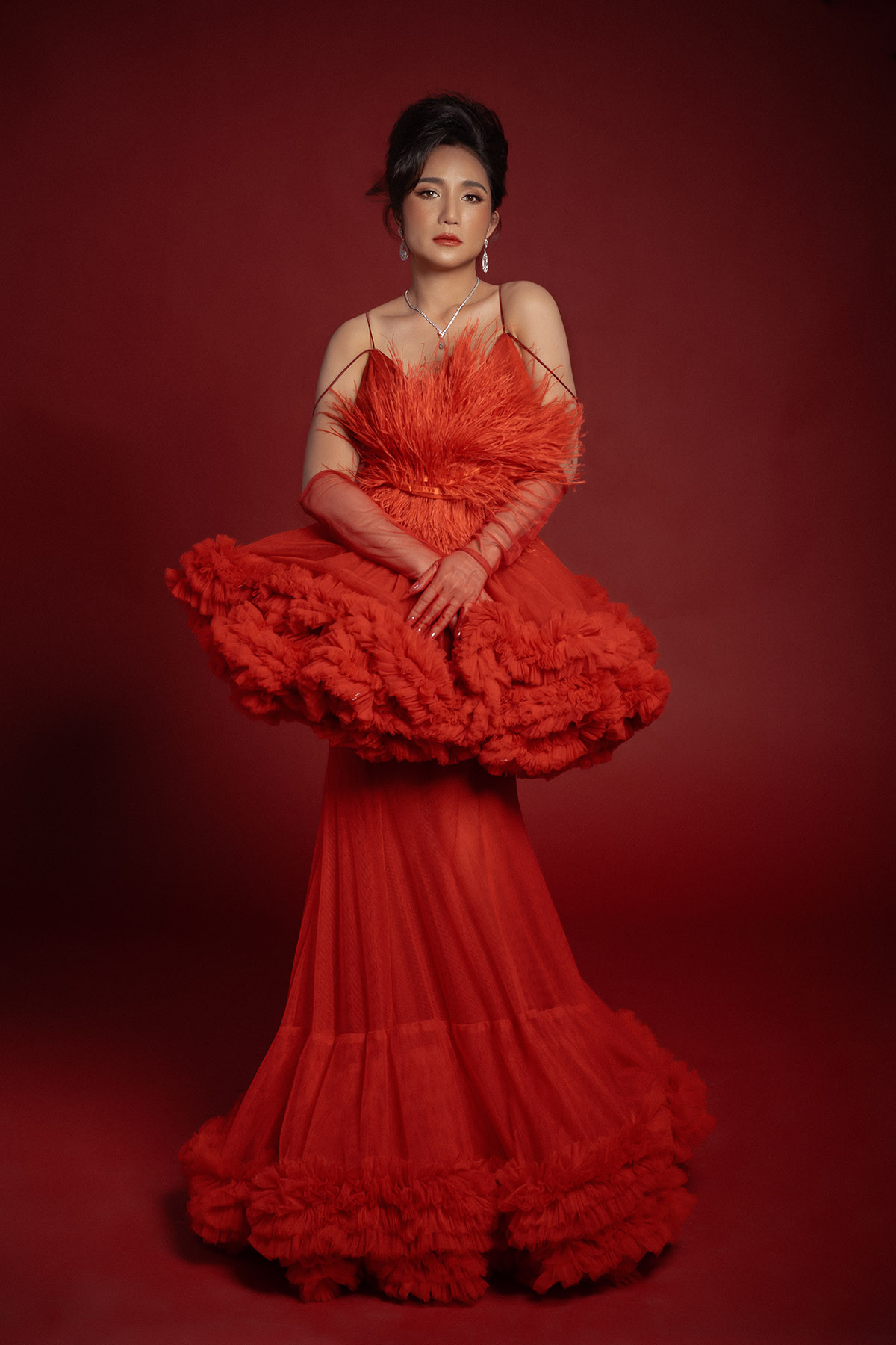 Với Cát Tường, nỗi đau nào cũng qua, chịu đựng cũng là cách để trưởng thành. Nữ MC không nuối tiếc quá khứ và hiện tại đã sẵn sàng bước vào mối quan hệ mới. 