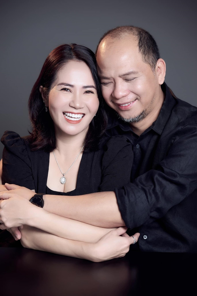 Diễn viên Anh Tuấn cùng bà xã Nguyệt Hằng đã có hành trình 27 năm chung sống. Nhân dịp chồng bước sang tuổi mới, Nguyệt Hằng hài hước gọi chồng là 