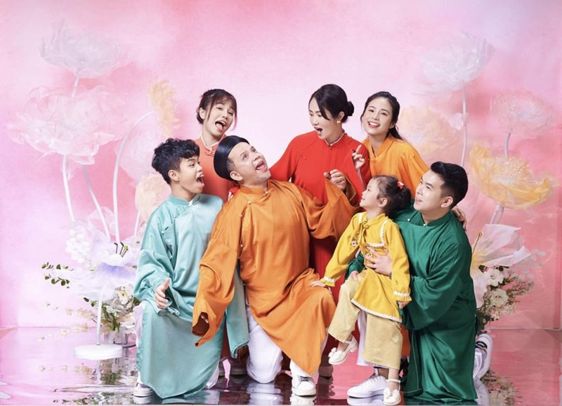 Nguyệt Hằng từng tiết lộ kinh doanh là sở thích của chồng. Anh từng nhiều lần khởi nghiệp và thất bại, nợ nần. 