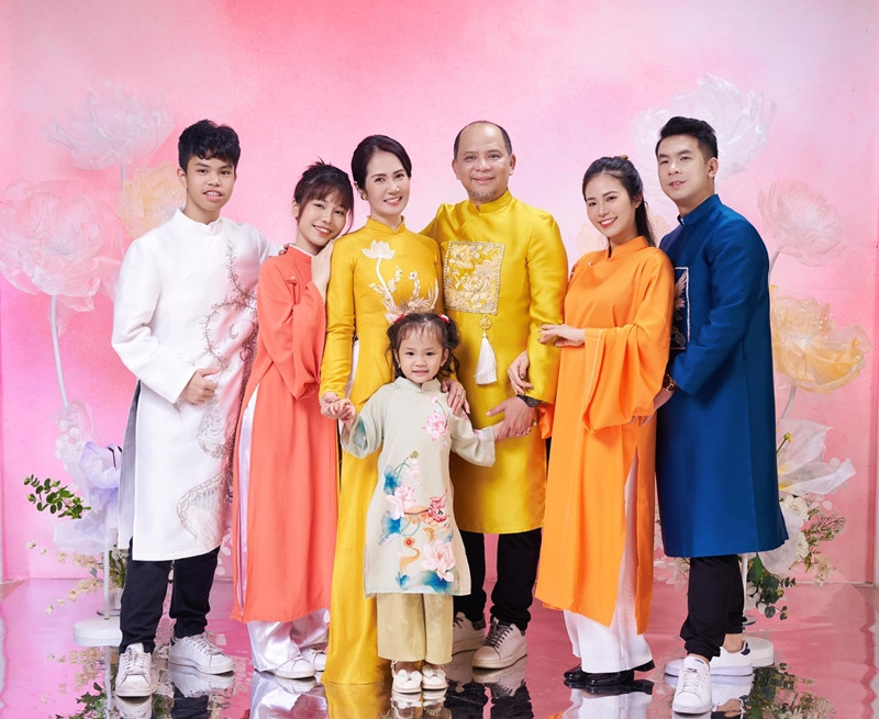 Lần Valentine duy nhất, Anh Tuấn mua hoa tới Nhà hát Tuổi trẻ khiến vợ vừa bâng khuâng vừa nghi ngờ: 