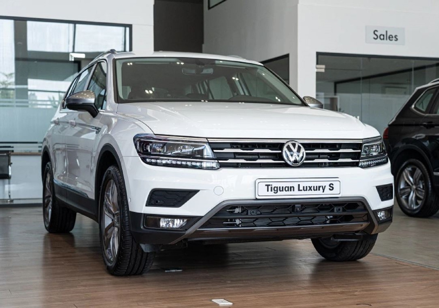 Volkswagen Tiguan Allspace còn nhiều hàng tồn sản xuất 2021 và 2022. 