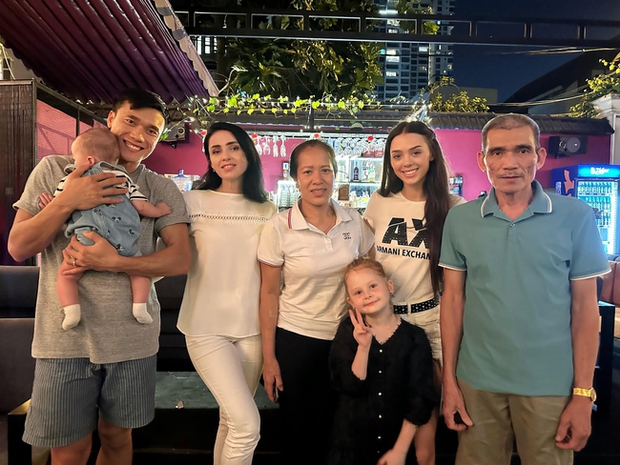 Dịp gặp gỡ hiếm hoi của hai bên thông gia