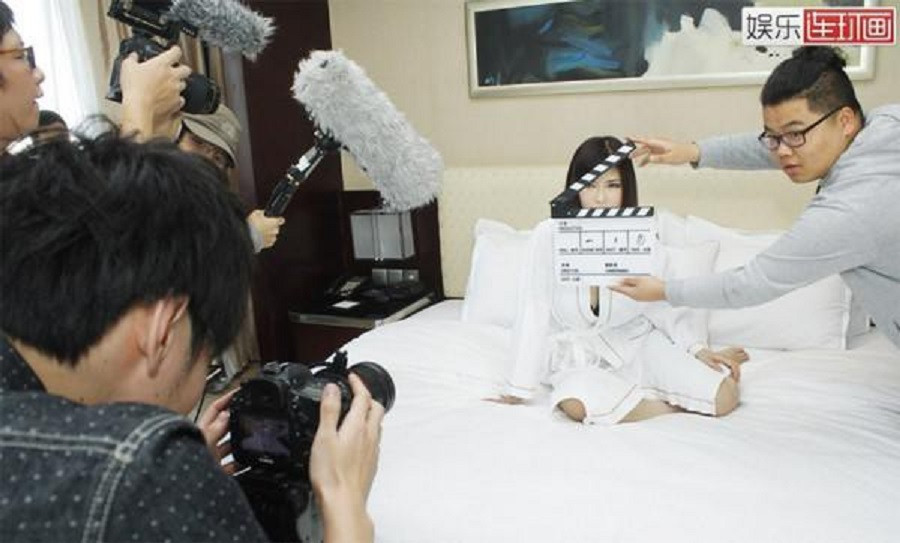 Phía sau mức lương của diễn viên đóng phim người lớn có nhiều bí mật.