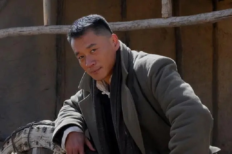 Ông chấp nhận ngừng diễn xuất để chăm sóc cho gia đình.