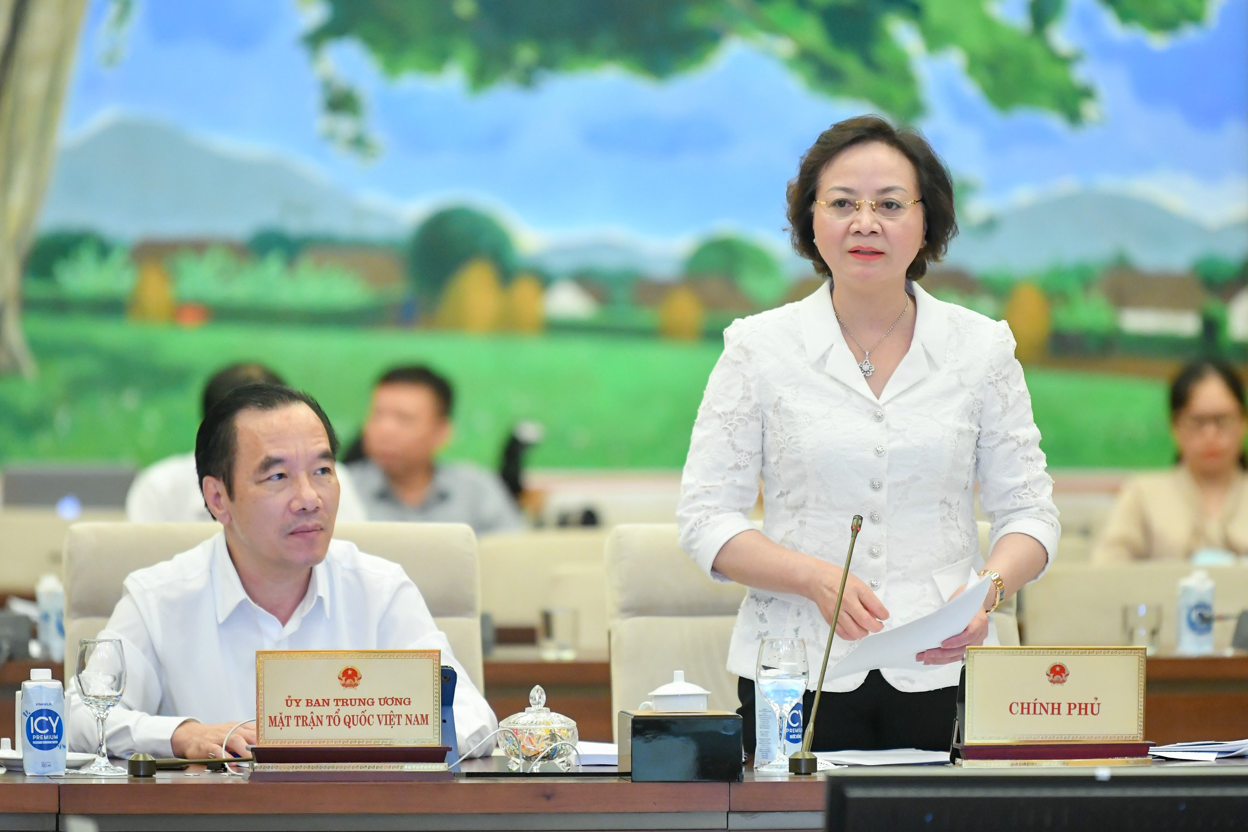 Bộ trưởng Bộ Nội vụ Phạm Thị Thanh Trà sẽ trình bày tờ trình dự thảo Nghị quyết về việc sắp xếp các đơn vị hành chính cấp huyện, xã trong giai đoạn 2023 - 2030.