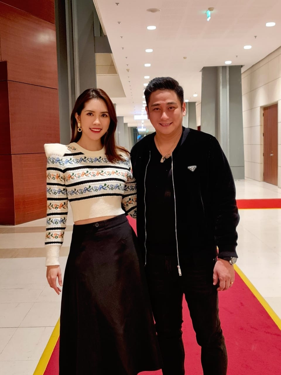 Với Thùy Dương, chồng dù hơn nhiều tuổi nhưng vui tính, tình cảm và luôn giúp đỡ vợ việc nhà khi có thể.