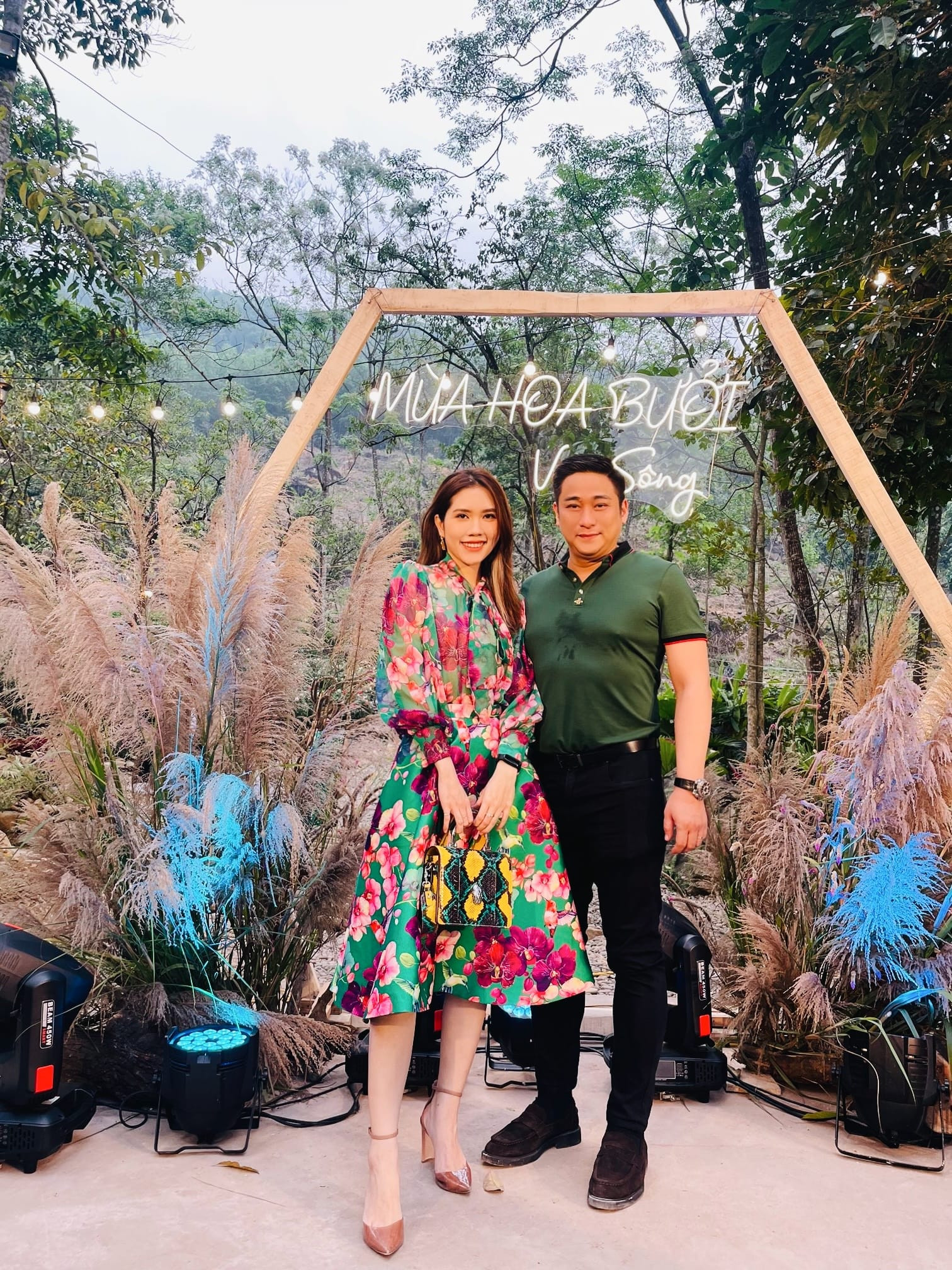 Người hâm mộ yêu thích Minh Tiệp còn bởi anh có một gia đình hạnh phúc cùng vợ 9X kém 13 tuổi.