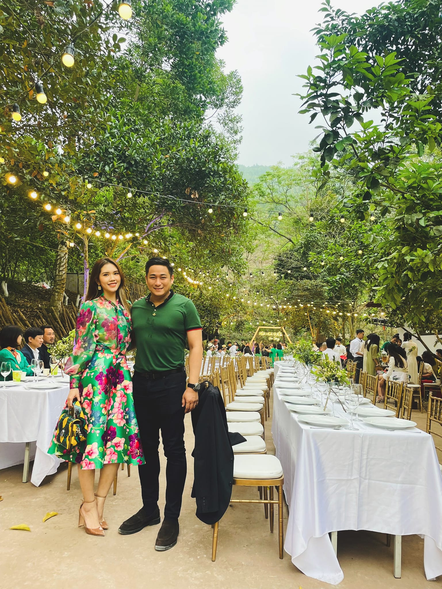 Trên trang cá nhân, Minh Tiệp thường xuyên đăng ảnh bên bà xã và con gái. Cặp đôi luôn 