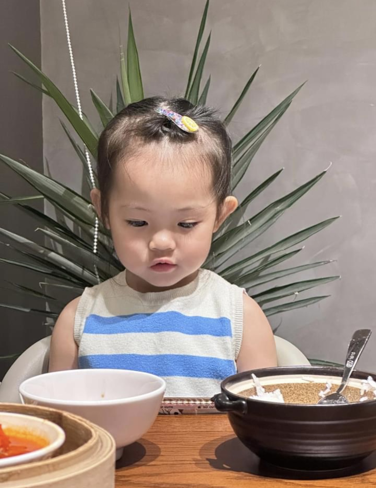 Bé Suchin có đường nét trên gương mặt giống với ba Cường Đô La