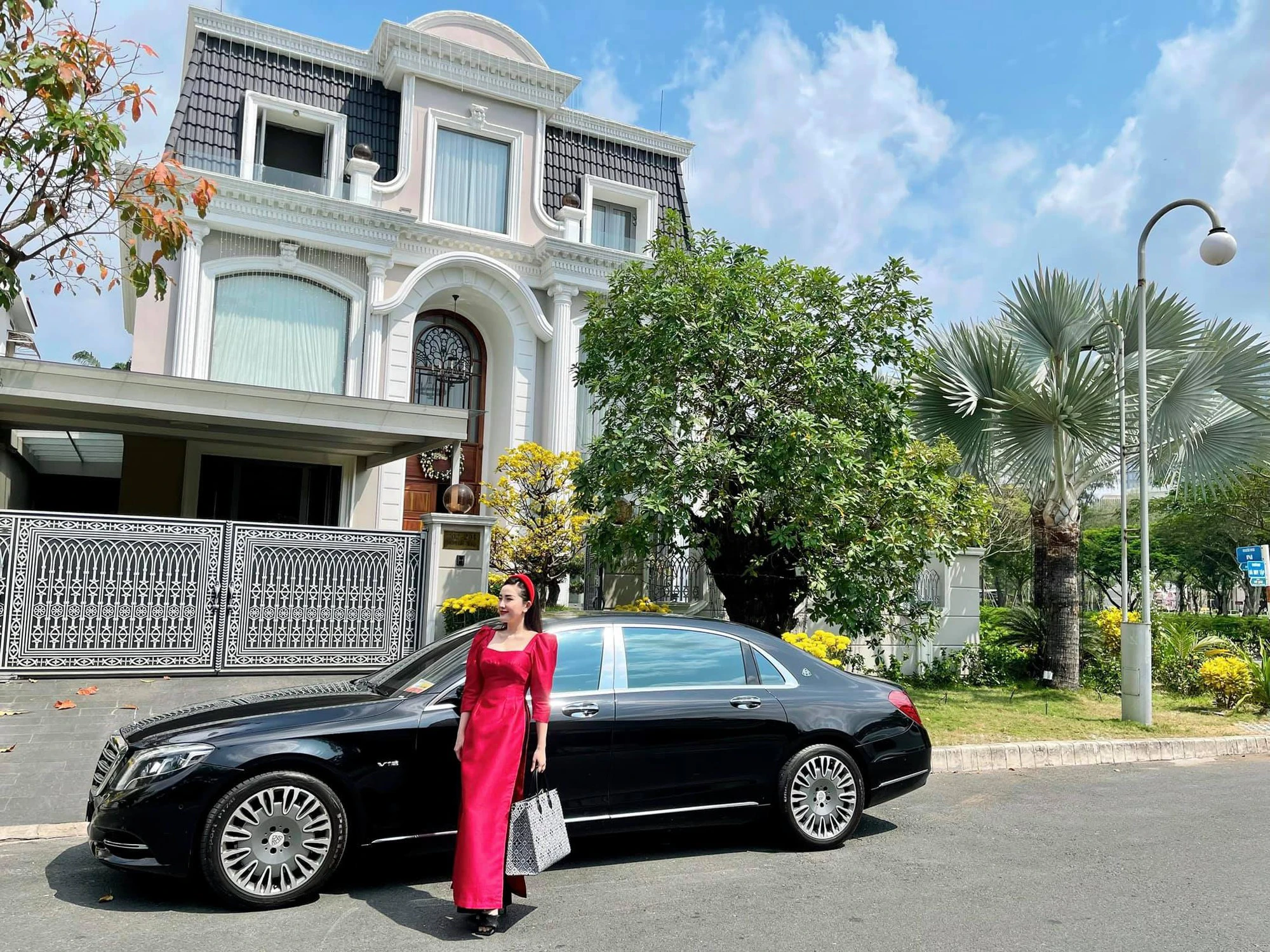 Toàn cảnh bên ngoài căn biệt thự nơi Bảo Thy đang sinh sống cùng chồng và con trai