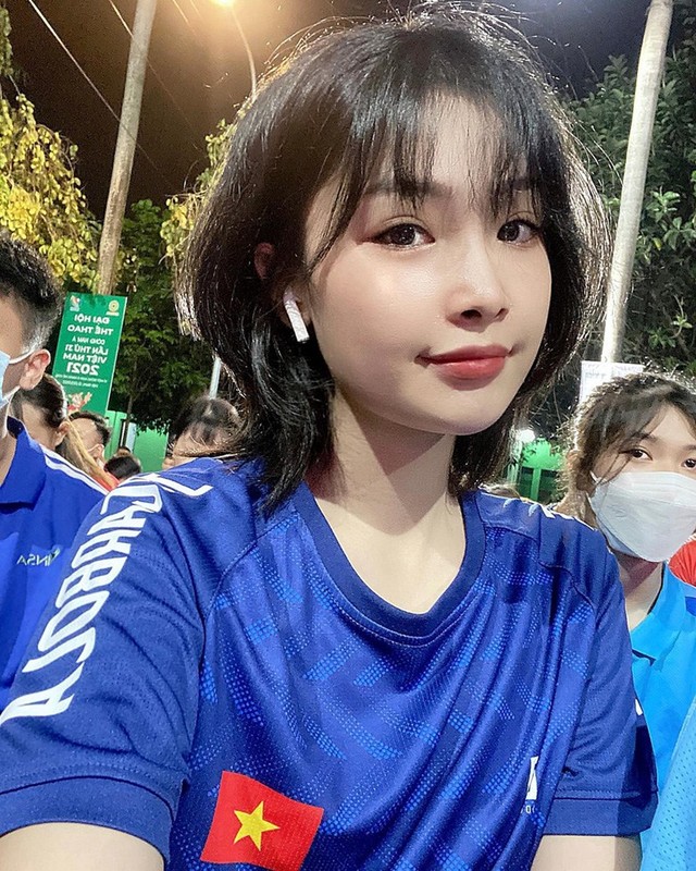 Sau khi tạm dừng sự nghiệp Wushu, Đặng Tiểu Bình đã đảm nhiệm trọng trách MC dẫn chương trình cho các giải đấu eSports của tựa game Valorant.