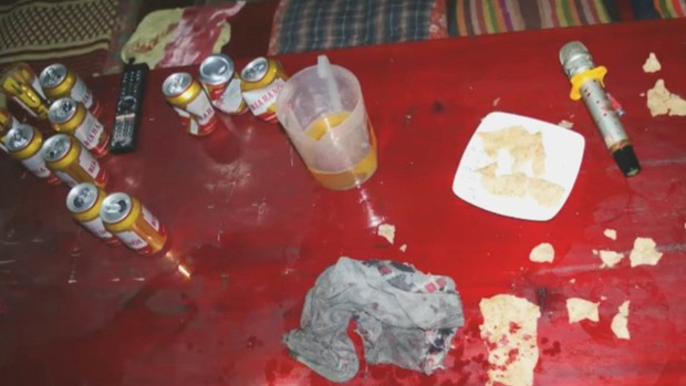 Hiện trường vụ ẩu đả do mâu thuẫn khi tranh nhau hát karaoke.