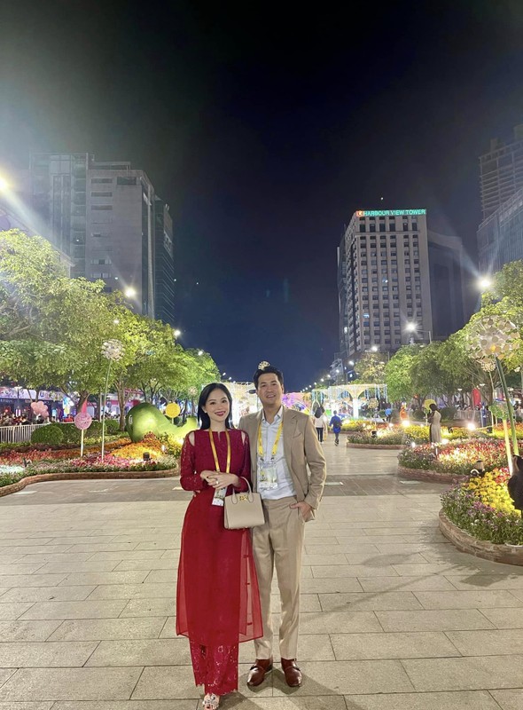 Ngày 27/4, cặp đôi thông báo dời thời gian diễn ra đám cưới tại TP HCM vì diễn biến phức tạp của dịch COVID-19.