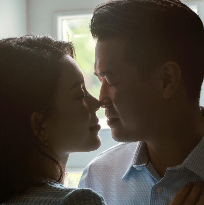 Ngoài ra Linh Rin và gia đình Phillip Nguyễn quyết định tặng 1,5 tỉ đồng hỗ trợ gia đình chính sách khó khăn và công nhân thất nghiệp trên địa bàn TP.HCM.