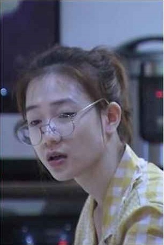 Công khai mặt mộc, diện mạo không trau chuốt khi đang chăm con trên sóng truyền hình, Trâm Anh vẫn được khen nức nở