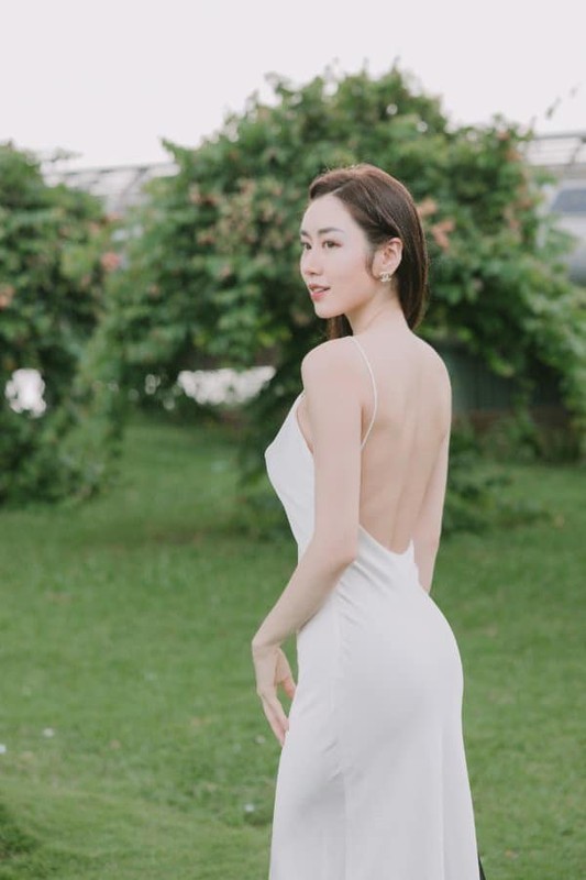 Cô sở hữu vẻ ngoài xinh đẹp không thua các hot girl, gây ấn tượng nhờ gương mặt thanh thoát, nữ tính, trong veo đúng chuẩn 