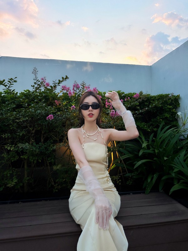 Mai Vân Trang sinh năm 1997, là cựu học sinh THPT chuyên Ngoại ngữ, sau đó trở thành du học sinh ở Phần Lan.