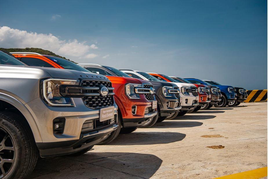 Ford Everest giảm 100 triệu đồng.