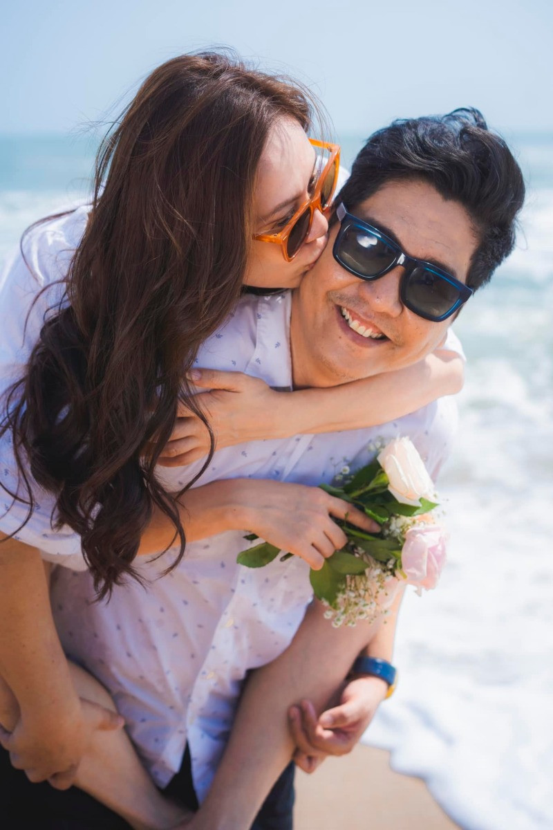 Thanh Thúy kể khi mới yêu, đạo diễn Đức Thịnh thường chở cô bằng chiếc xe máy cũ dạo chơi tại Vũng Tàu.