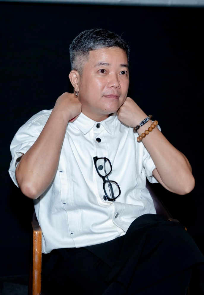 Cả hai phủ nhận hẹn hò và cho biết chỉ là anh em. 