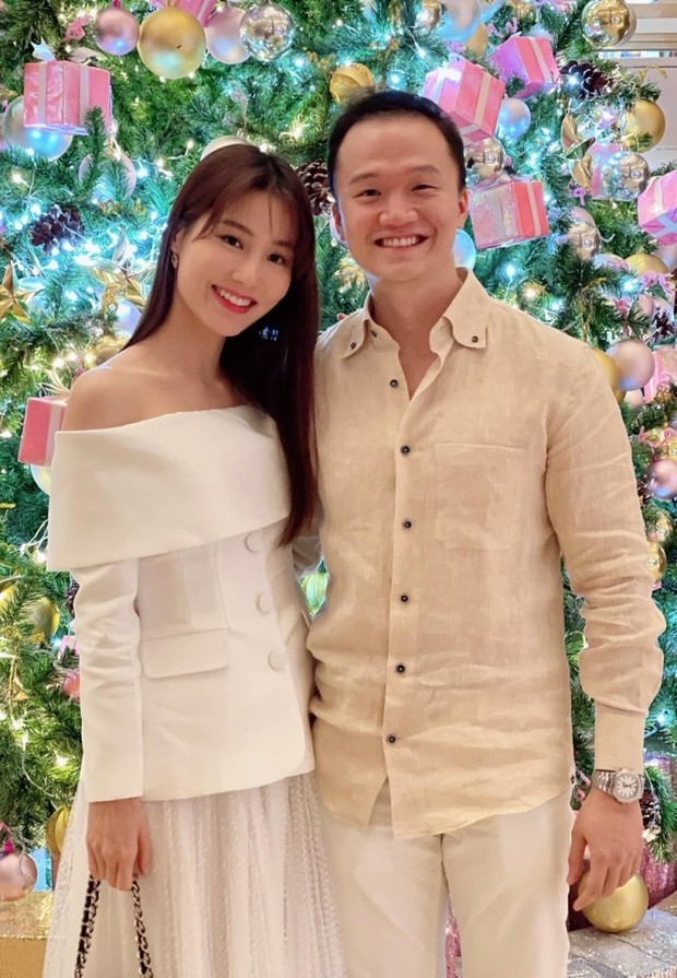 Diễm My chia sẻ cô yêu sự đĩnh đạc, trưởng thành của bạn trai. 6 năm bên nhau, bạn trai giúp cô trở nên dịu dàng và bớt nóng tính hơn