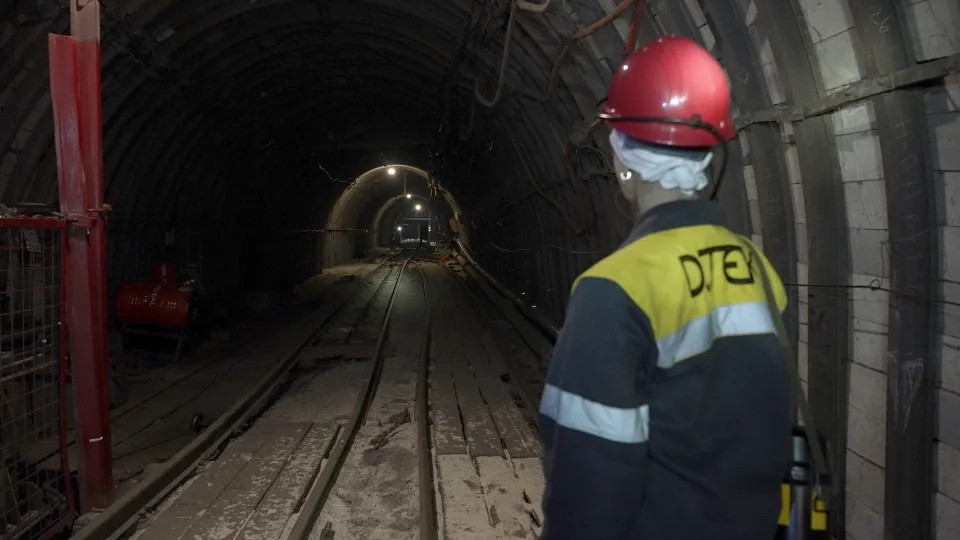 Khai thác ngầm từng là công việc mà phụ nữ Ukraine không được làm. Ảnh: CNN