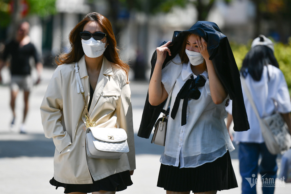 Trước khi mưa mát, nắng nóng vẫn cao điểm ở Bắc và Trung Bộ. Ảnh: Hoàng Hà