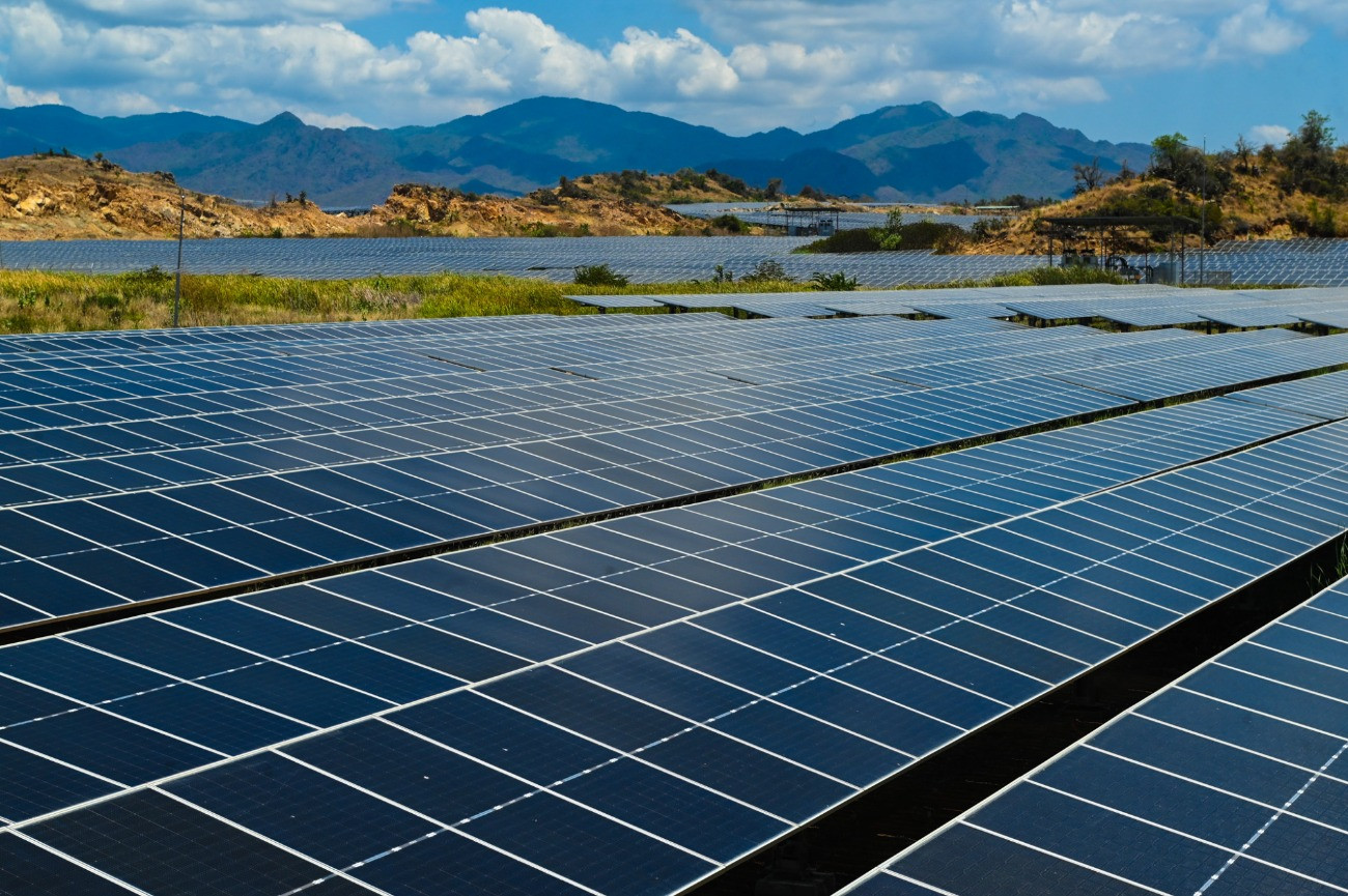 Điện mặt trời đang phát huy tác dụng trong những ngày nắng nóng đỉnh điểm. Ảnh: Thạch Thảo