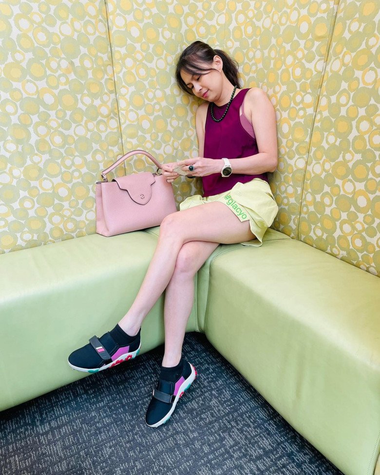 Ngoại hình thay đổi bất ngờ của vợ cũ Huy Khánh ở tuổi 49, tiết lộ amp;#34;thất nghiệpamp;#34;, cần tiền đóng học phí cho con - 1