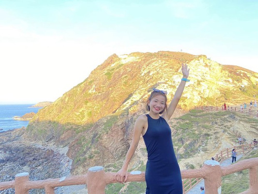 Vì đã quá quen với hình ảnh Oanh mặc đồ chạy, đổ mồ hôi trên sân đấu, nhiều người khá bất ngờ khi thấy cô mặc quần áo nữ tính.