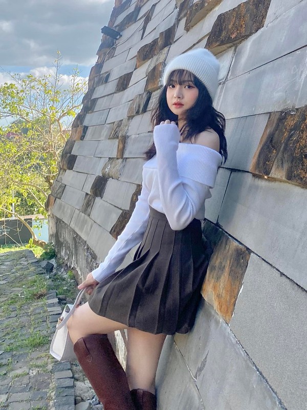 Ngọc Anh sở hữu vẻ đẹp trong trẻo như sương mai 