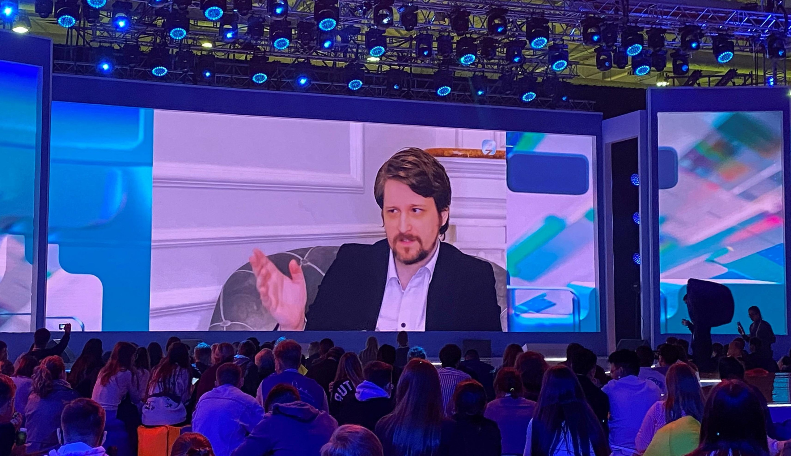 Edward Snowden trong một sự kiện tổ chức tại Nga năm 2021. Ảnh: Reuters