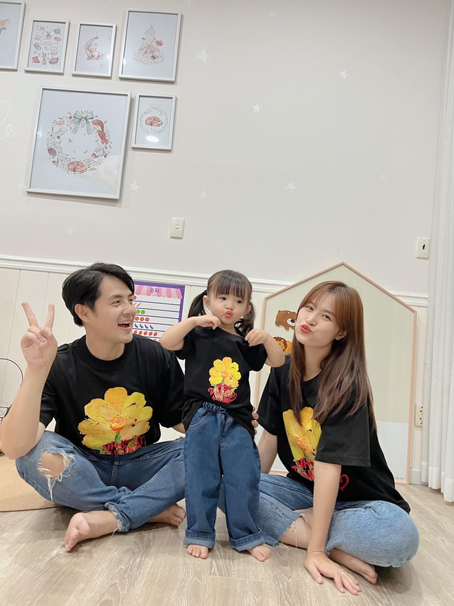 Cặp đôi hạnh phúc sau 4 năm kết hôn