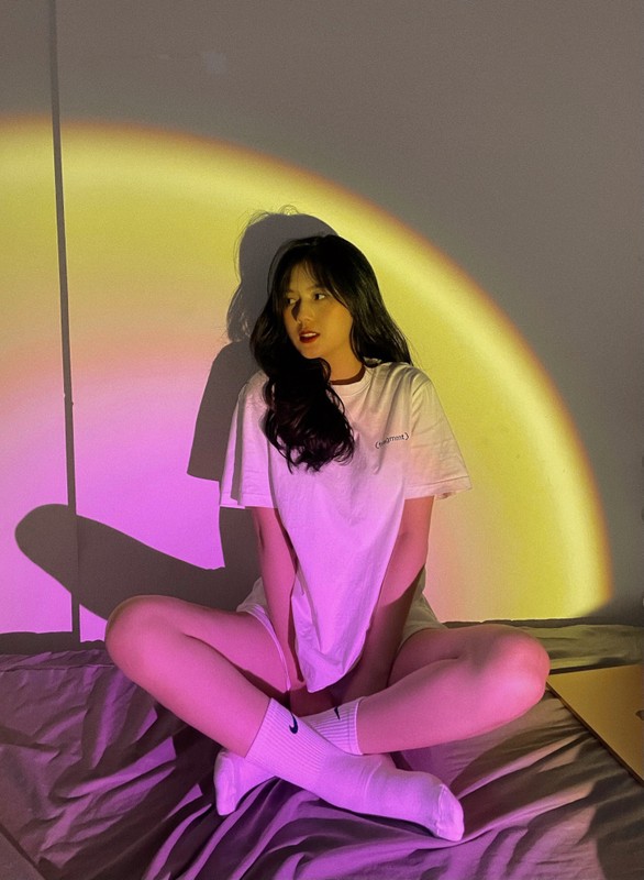 Thành Chung có nhiều cách thể hiện tình cảm với vợ. Trong lễ kỷ niệm 1 năm ngày cưới, cầu thủ gốc Tuyên Quang đã tổ chức một bữa tiệc lãng mạn với bánh, rượu vang và hoa, sau đó bày tỏ những lời ngọt ngào với vợ.